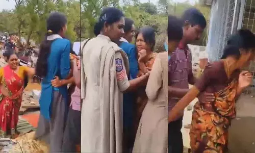 Khammam Velugumatla की पीड़िता रोते हुए आखिरी बार अपना घर देखना चाहती