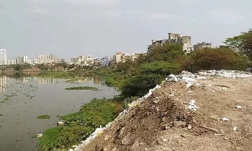 Pune : केशवनगर के पास नदी में भारी मात्रा में मलबा डंप होने पर भी PMC ने आंखें मूंद लीं Pune : केशवनगर के पास नदी में भारी मात्रा में मलबा डंप होने पर भी PMC ने आंखें मूंद लीं