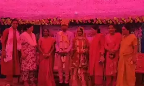 विद्युत कर्मचारी ने अनाथ युवती का हाथ थामा, शादी रचाई