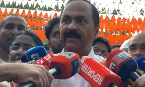 VD Satheesan का बयान, काले झंडे के विरोध पर सफाई VD Satheesan का बयान, काले झंडे के विरोध पर सफाई