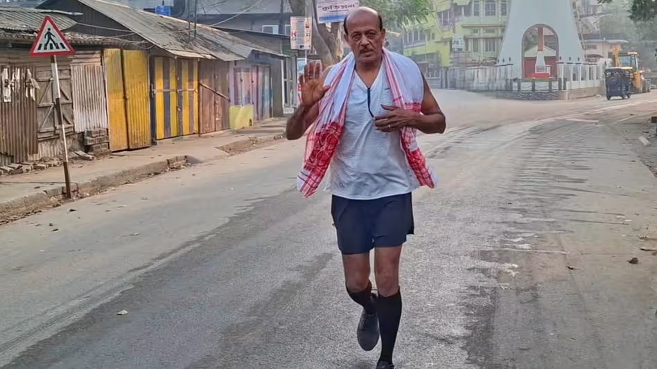 Assam में नशीली दवाओं के दुरुपयोग से निपटने के लिए ‘धुबरी से सदिया’ मैराथन शुरू Assam में नशीली दवाओं के दुरुपयोग से निपटने के लिए ‘धुबरी से सदिया’ मैराथन शुरू