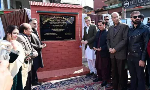 CM ने श्रीनगर और बडगाम में 190 करोड़ रुपये की शहरी विकास परियोजनाओं की आधारशिला रखी CM ने श्रीनगर और बडगाम में 190 करोड़ रुपये की शहरी विकास परियोजनाओं की आधारशिला रखी