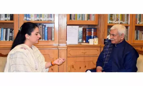 SRINAGAR: सामाजिक कार्यकर्ता रूबल नागी ने एलजी से मुलाकात की SRINAGAR: सामाजिक कार्यकर्ता रूबल नागी ने एलजी से मुलाकात की