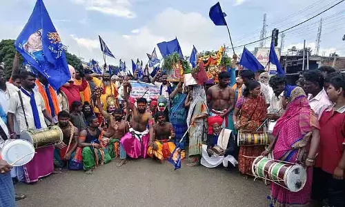 Harapanahalli : 1% आरक्षण की मांग को लेकर विरोध प्रदर्शन