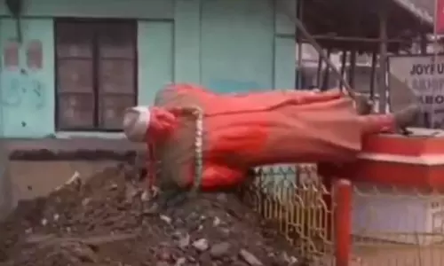 APCC अध्यक्ष गौरव गोगोई ने कछार में जवाहरलाल नेहरू की प्रतिमा पर तोड़फोड़ की निंदा की APCC अध्यक्ष गौरव गोगोई ने कछार में जवाहरलाल नेहरू की प्रतिमा पर तोड़फोड़ की निंदा की
