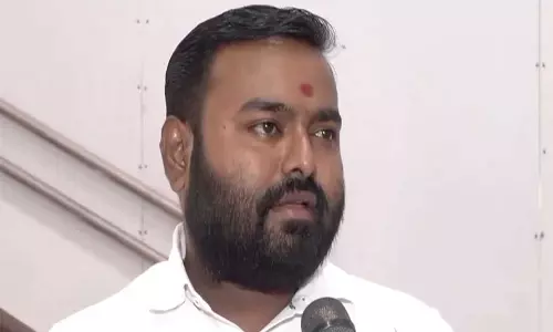 Manas Dutta ने देबब्रता मोहंती पर विजिलेंस कार्रवाई का समर्थन किया Manas Dutta ने देबब्रता मोहंती पर विजिलेंस कार्रवाई का समर्थन किया