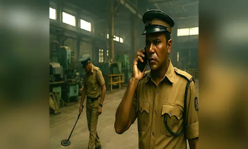 अदालतों के बाद अब पासपोर्ट कार्यालयों को बम से उड़ाने की धमकी अदालतों के बाद अब पासपोर्ट कार्यालयों को बम से उड़ाने की धमकी