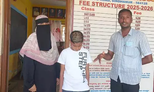 Sindhanur : होली फैमिली स्कूल के टीचर ने स्टूडेंट के बाल काट दिए Sindhanur : होली फैमिली स्कूल के टीचर ने स्टूडेंट के बाल काट दिए