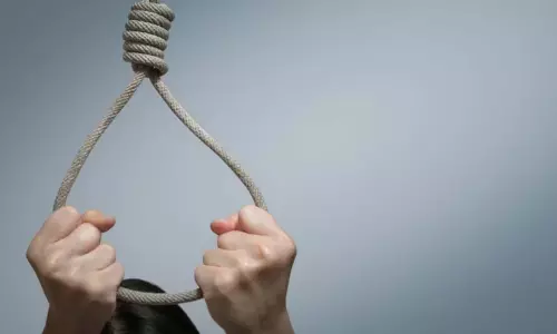 Hyderabad: 12 साल के बच्चे ने गेमिंग बंद करने के लिए कहा तो उसने फांसी लगा ली Hyderabad: 12 साल के बच्चे ने गेमिंग बंद करने के लिए कहा तो उसने फांसी लगा ली