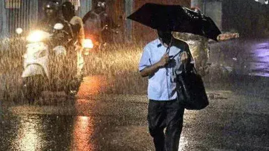Kerala: तिरुवनंतपुरम में बारिश से ठंडक, मौसम विभाग की चेतावनी