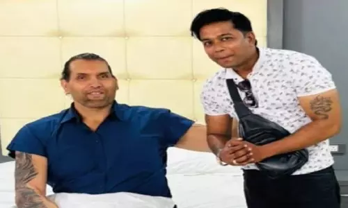 Farrukhabad: इंफ्लुएंसर अतिश साध की व्यवस्था से प्रभावित खली Farrukhabad: इंफ्लुएंसर अतिश साध की व्यवस्था से प्रभावित खली