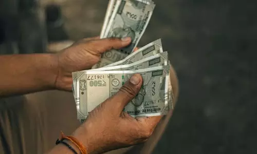 Personal loan or credit card: जब आपको तुरंत पैसे की ज़रूरत हो तो कौन सा आपके लिए सही Personal loan or credit card: जब आपको तुरंत पैसे की ज़रूरत हो तो कौन सा आपके लिए सही