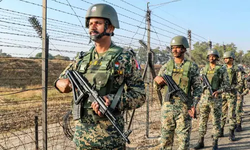 BSF ने मुहावा बीओपी के पास 1 किलो से ज़्यादा हेरोइन ज़ब्त की BSF ने मुहावा बीओपी के पास 1 किलो से ज़्यादा हेरोइन ज़ब्त की