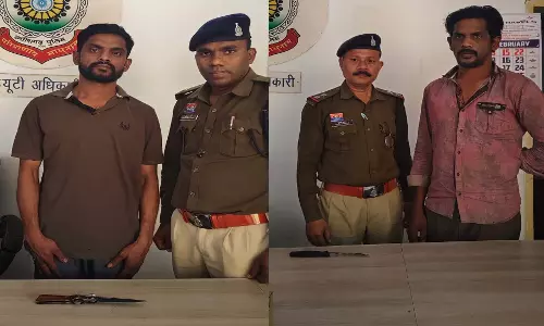 पंडरी पुलिस की कार्रवाई, धारदार चाकू के साथ दो बदमाश गिरफ्तार पंडरी पुलिस की कार्रवाई, धारदार चाकू के साथ दो बदमाश गिरफ्तार