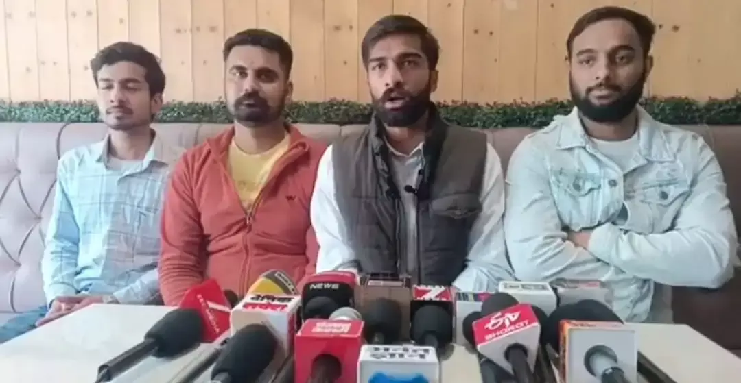 Hamirpur: युवा कांग्रेस के साथ खड़ी हुई एनएसयूआई