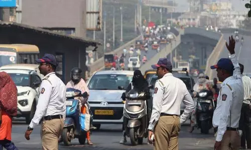 Pune Police: 30 दिन में जुर्माना नहीं, लाइसेंस रद्द Pune Police: 30 दिन में जुर्माना नहीं, लाइसेंस रद्द