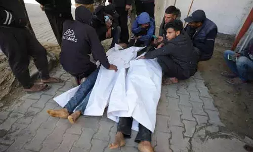 Gaza में इजरायली हमले में दो फिलीस्तीनी मरे, पांच घायल Gaza में इजरायली हमले में दो फिलीस्तीनी मरे, पांच घायल