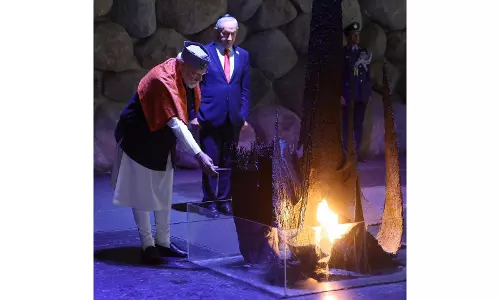PM मोदी ने विश्व प्रलय स्मरण केंद्र पर पुष्पांजलि अर्पित की
