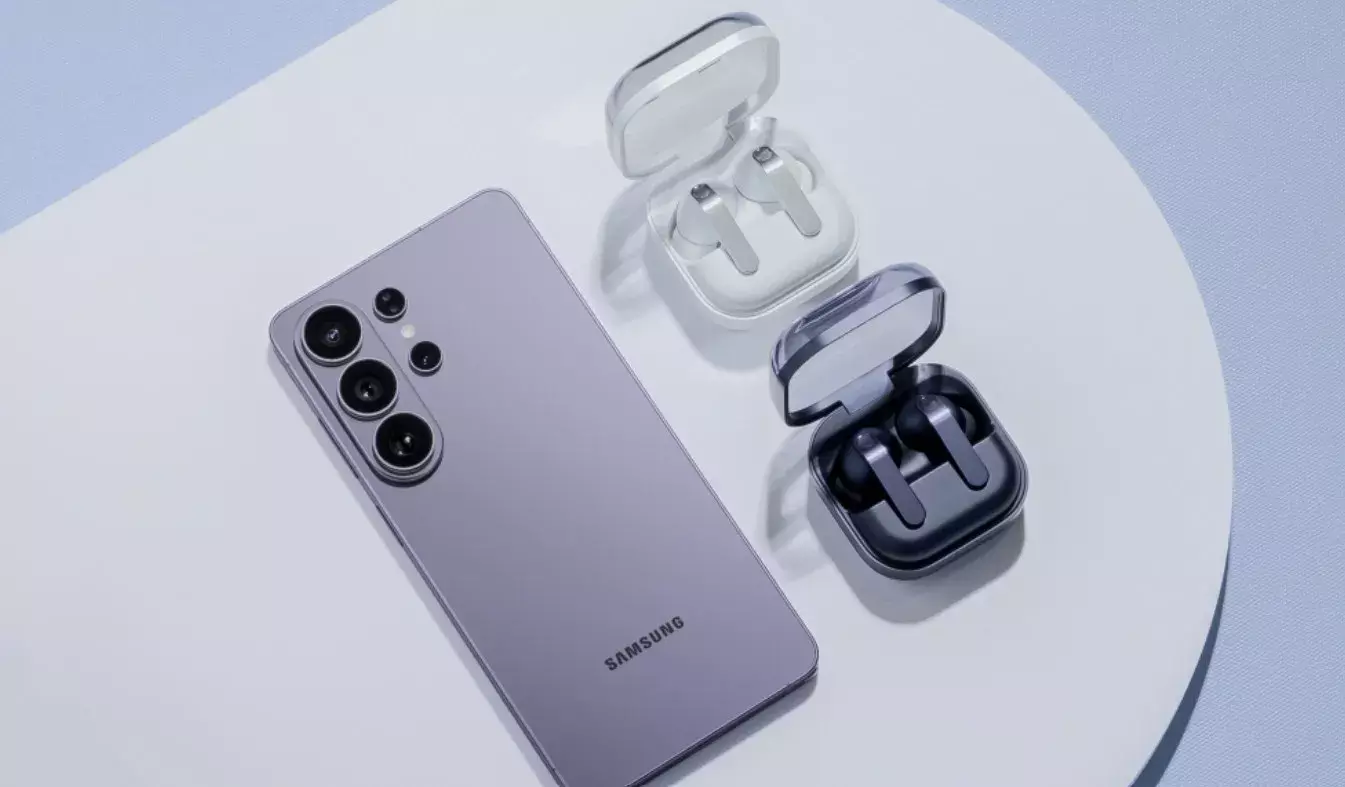 Samsung Galaxy Buds 4 Pro लॉन्च, एडेप्टिव ANC, 30 घंटे बैटरी, IP57 रेटिंग के साथ