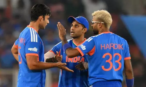 T20 SUPER 8: पावरप्ले में भारतीय बल्लेबाजों का कहर, स्कोर 100 के पार T20 SUPER 8: पावरप्ले में भारतीय बल्लेबाजों का कहर, स्कोर 100 के पार