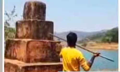 Malkangiri में ग्रामीणों ने माओवादियों के पुराने गढ़ों में 20 से ज़्यादा ‘शहीद स्तंभ’ गिराए Malkangiri में ग्रामीणों ने माओवादियों के पुराने गढ़ों में 20 से ज़्यादा ‘शहीद स्तंभ’ गिराए