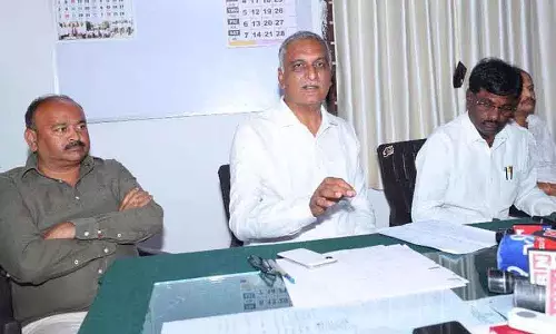 T Harish Rao ने सिद्दीपेट तहसीलदार की गैरमौजूदगी पर जताया गुस्सा