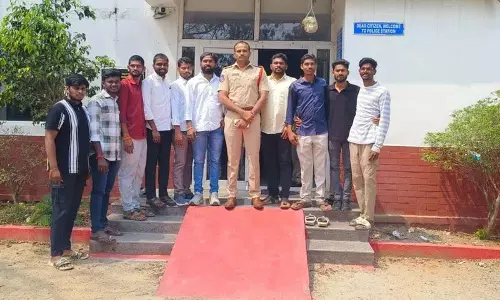 नरकटपल्ली पुलिस ने MG University के छात्र नेताओं को सलाह दी नरकटपल्ली पुलिस ने MG University के छात्र नेताओं को सलाह दी
