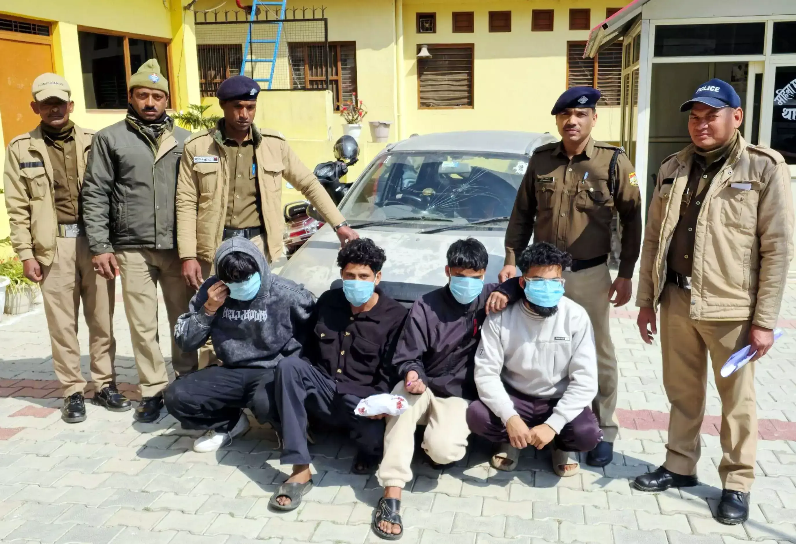 Nainital: पुलिस की बड़ी कार्रवाई, 434 ग्राम चरस बरामद Nainital: पुलिस की बड़ी कार्रवाई, 434 ग्राम चरस बरामद