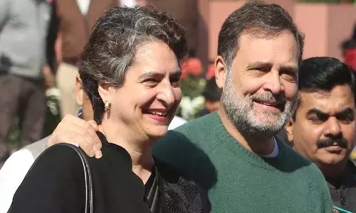 Rahul Priyanka ने वायनाड में 100 घरों की आधारशिला रखी, पीड़ितों के परिवार से बात की Rahul Priyanka ने वायनाड में 100 घरों की आधारशिला रखी, पीड़ितों के परिवार से बात की