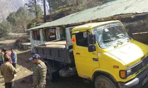 Uttarkashi: अवैध लकड़ी परिवहन पर शिकंजा, वन विभाग की बड़ी कार्रवाई Uttarkashi: अवैध लकड़ी परिवहन पर शिकंजा, वन विभाग की बड़ी कार्रवाई