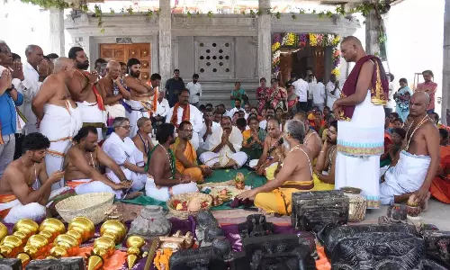 Kodavatancha में श्री लक्ष्मी नरसिम्हा स्वामी मंदिर का आठ दिवसीय ब्रह्मोत्सव शुरू Kodavatancha में श्री लक्ष्मी नरसिम्हा स्वामी मंदिर का आठ दिवसीय ब्रह्मोत्सव शुरू