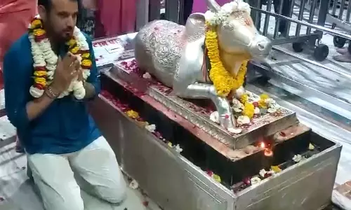 Siddharth Kaul, कर्ण शर्मा ने उज्जैन के महाकालेश्वर मंदिर का दौरा किया, भस्म आरती में भाग लिया