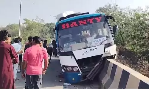 Bargarh: यात्री बस दुर्घटनाग्रस्त, यात्री बाल-बाल बचे