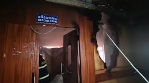 Bhubaneswar के तोशाली भवन में लगी आग, दो घंटे बाद आग पर काबू पाया गया