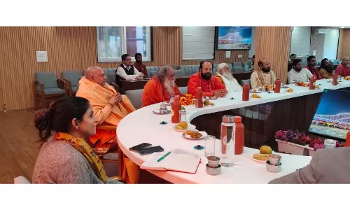Uttarakhand: कुंभ मेला प्रशासन ने सुचारू संचालन के लिए हितधारकों से परामर्श किया