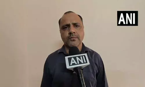 FSSAI टीम ने पनीर, बर्फी और घी के सैंपल लिए FSSAI टीम ने पनीर, बर्फी और घी के सैंपल लिए
