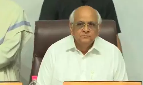 Gujarat सरकार सेमीकंडक्टर और औद्योगिक पारिस्थितिकी को मजबूत कर रही Gujarat सरकार सेमीकंडक्टर और औद्योगिक पारिस्थितिकी को मजबूत कर रही