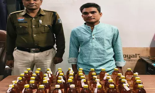 अवैध शराब तस्करी के आरोप में दीपक बांधे गिरफ्तार, 10.8 लीटर देशी मदिरा जप्त अवैध शराब तस्करी के आरोप में दीपक बांधे गिरफ्तार, 10.8 लीटर देशी मदिरा जप्त
