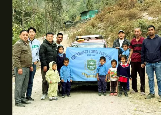 Sikkim: दूर प्यूथांग के सरकारी स्कूल ने स्टूडेंट्स के लिए मुफ़्त ट्रांसपोर्ट सेवा से पहुंच बढ़ाई Sikkim: दूर प्यूथांग के सरकारी स्कूल ने स्टूडेंट्स के लिए मुफ़्त ट्रांसपोर्ट सेवा से पहुंच बढ़ाई