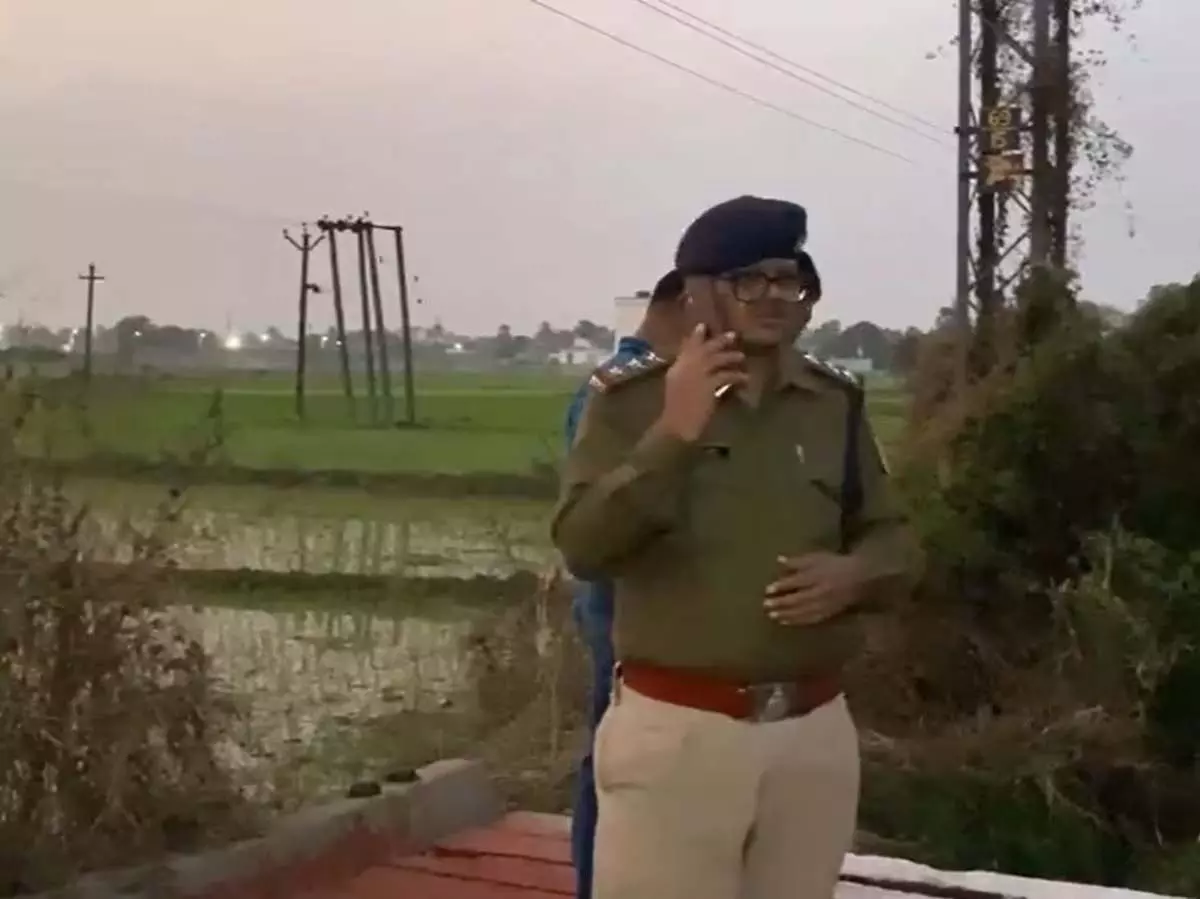 ट्रेन गुजरने ही वाली थी और मिली रेल पटरी में बम होने की धमकी, हड़कंप ट्रेन गुजरने ही वाली थी और मिली रेल पटरी में बम होने की धमकी, हड़कंप