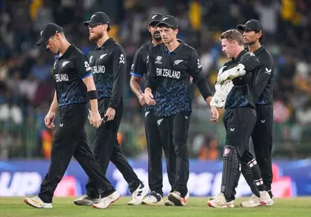 शुरुआती ओवरों में श्रीलंका ने हमें काफी दबाव में रखा, आगे देखना होगा पिच कैसी मिलती है: मिचेल सेंटनर शुरुआती ओवरों में श्रीलंका ने हमें काफी दबाव में रखा, आगे देखना होगा पिच कैसी मिलती है: मिचेल सेंटनर