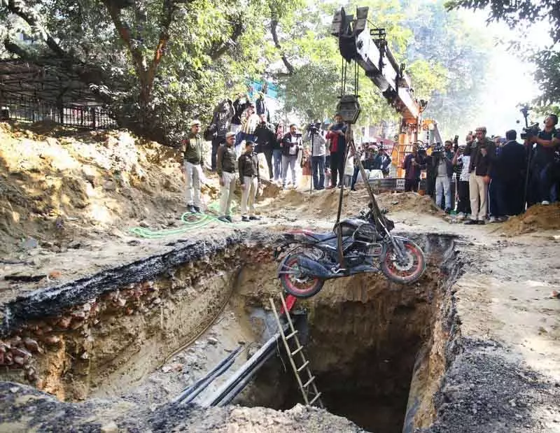 Janakpuri बाइकर मौत मामले में हाई कोर्ट ने कॉन्ट्रैक्टर को अग्रिम ज़मानत देने से मना किया Janakpuri बाइकर मौत मामले में हाई कोर्ट ने कॉन्ट्रैक्टर को अग्रिम ज़मानत देने से मना किया