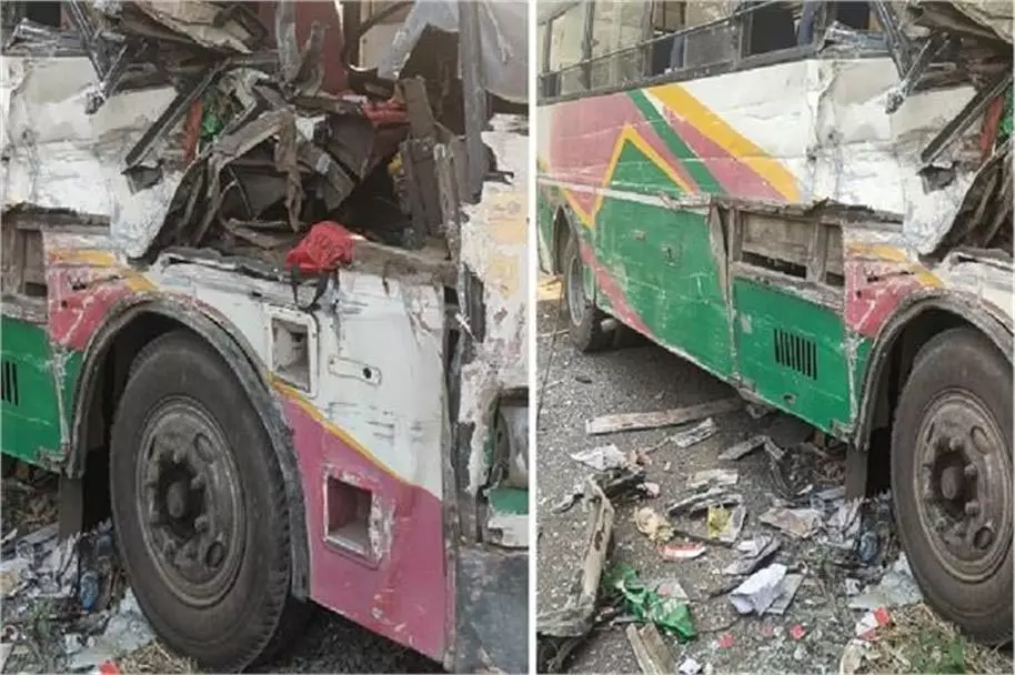 Jharkhand:यात्रियों से भरी दो बस हुई सड़क हादसे का शिकार,कई यात्री घायल Jharkhand:यात्रियों से भरी दो बस हुई सड़क हादसे का शिकार,कई यात्री घायल