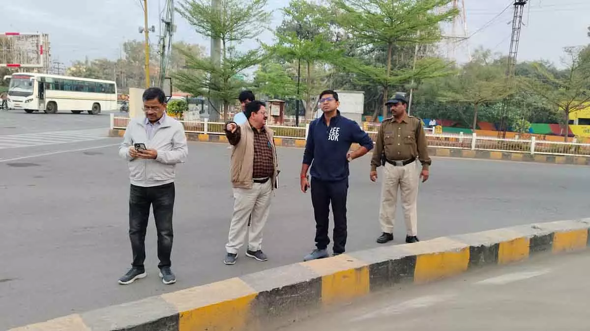 Indore : ट्रैफिक को आसान बनाने के लिए IMC लेफ्ट-टर्न की रुकावटें हटाएगी Indore : ट्रैफिक को आसान बनाने के लिए IMC लेफ्ट-टर्न की रुकावटें हटाएगी