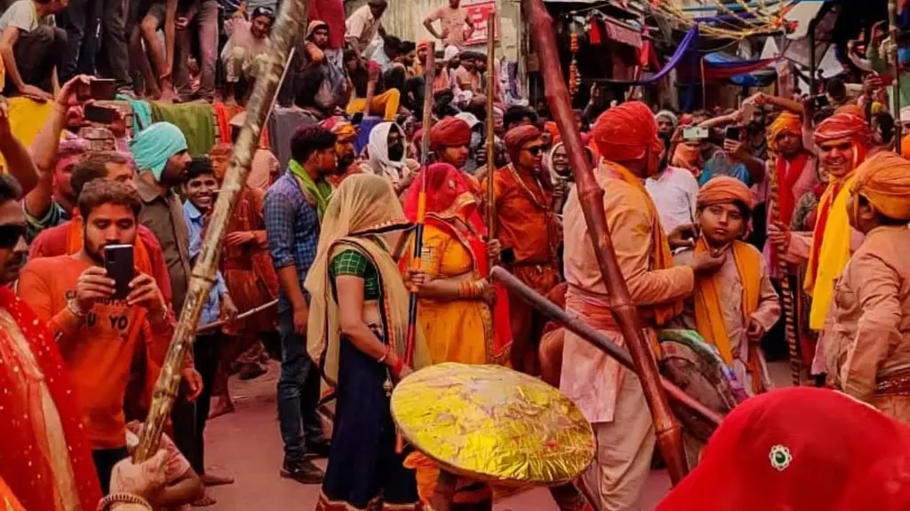 Lathmar Holi 2026: क्यों खास है बरसाना-नंदगांव की लट्ठमार होली? जानें इतिहास और तारीख Lathmar Holi 2026: क्यों खास है बरसाना-नंदगांव की लट्ठमार होली? जानें इतिहास और तारीख