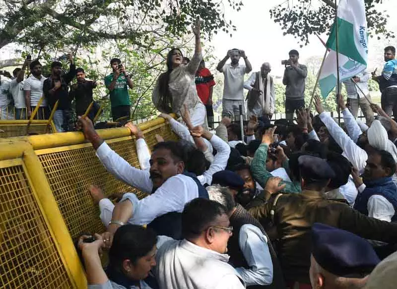 MNREGA: Haryana कांग्रेस के नेता विरोध मार्च निकालने पर हिरासत में लिए गए MNREGA: Haryana कांग्रेस के नेता विरोध मार्च निकालने पर हिरासत में लिए गए