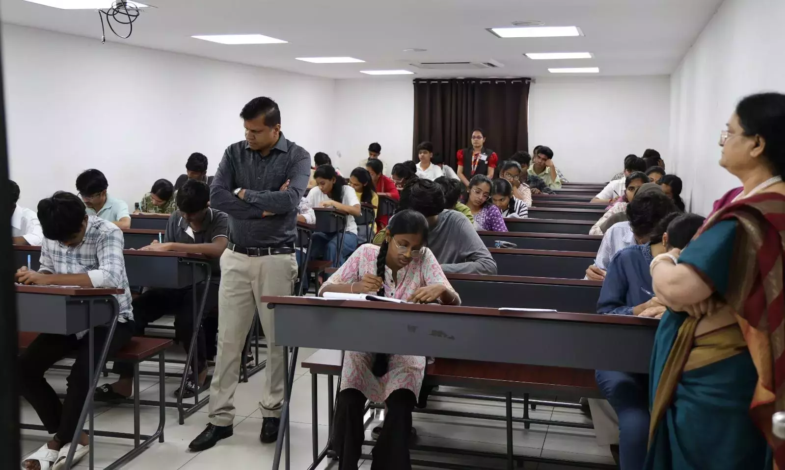 इंटरमीडिएट exam के पहले दिन 16,000 छात्र अनुपस्थित रहे इंटरमीडिएट exam के पहले दिन 16,000 छात्र अनुपस्थित रहे