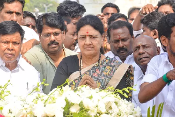 Sasikala नई पार्टी का नाम बताएंगी, TN चुनाव लड़ने का प्लान कन्फर्म किया Sasikala नई पार्टी का नाम बताएंगी, TN चुनाव लड़ने का प्लान कन्फर्म किया