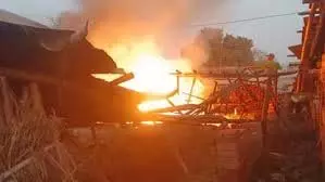 Bilaspur:रिहायशी मकान में लगी भीषण आग,मचा हड़कंप Bilaspur:रिहायशी मकान में लगी भीषण आग,मचा हड़कंप