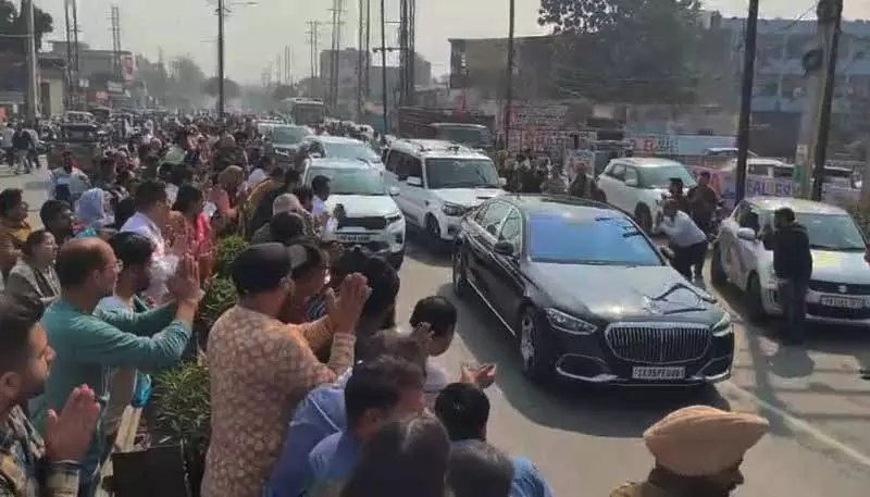 Dera Beas chief Gurinder ने पंजाब के मंत्री हरदीप सिंह मुंडियां से मुलाकात की Dera Beas chief Gurinder ने पंजाब के मंत्री हरदीप सिंह मुंडियां से मुलाकात की